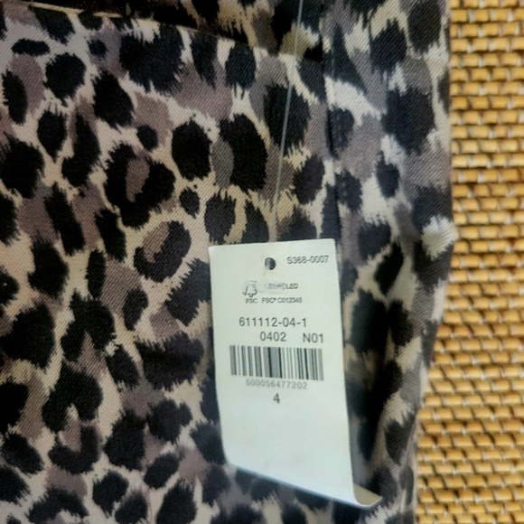 High-Waisted Printed Pixie High Rise Leopard  Pants NWT - Picture 3 of 8
